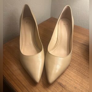 Pointed-Toe Women's Pumps with block heel in nude